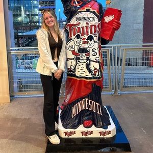 Meet your Posher, Valen